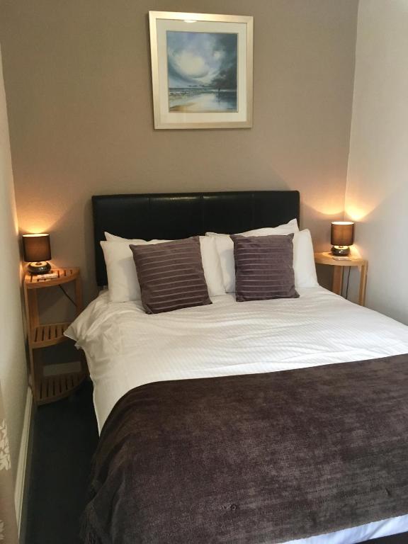 Beechwood House room 4