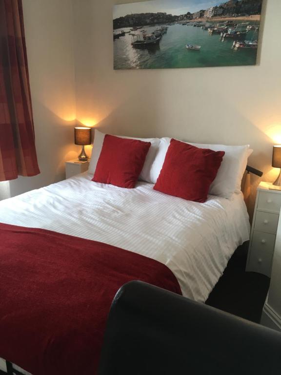 Beechwood House room 6